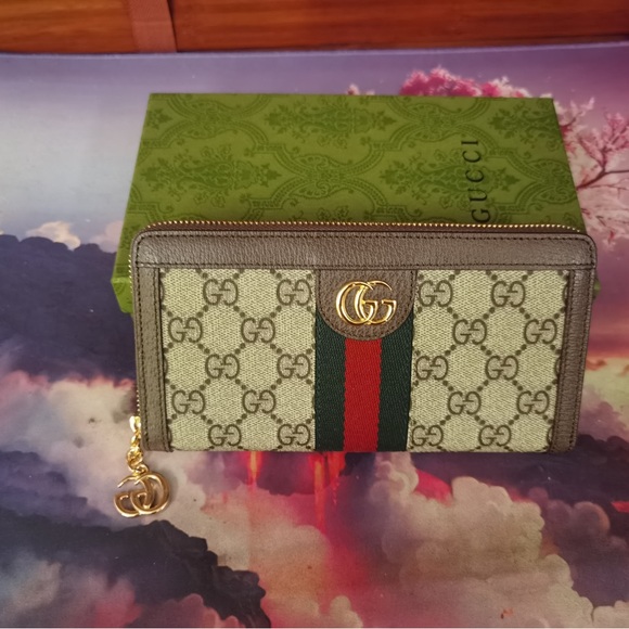 Gucci Beige and Brown GG Pattern Wallet - Picture 1 of 4